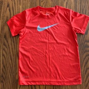Kid Nike DRI-FIT t shirt